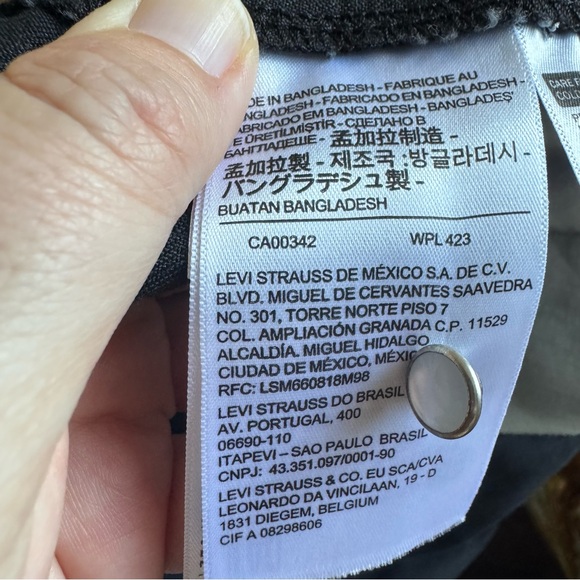 Levi’s Medium Black Denim Pearl Snap Dress - Picture 5 of 10